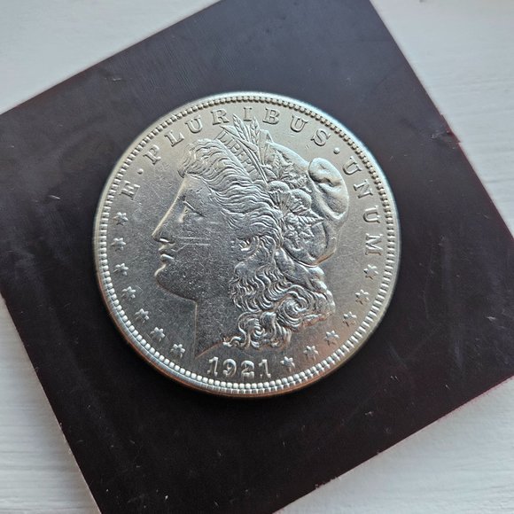 1921-S (San Francisco) MORGAN SILVER DOLLAR- IN PROTECTIVE CAPSULE, UNCIRCULATED - Picture 1 of 2